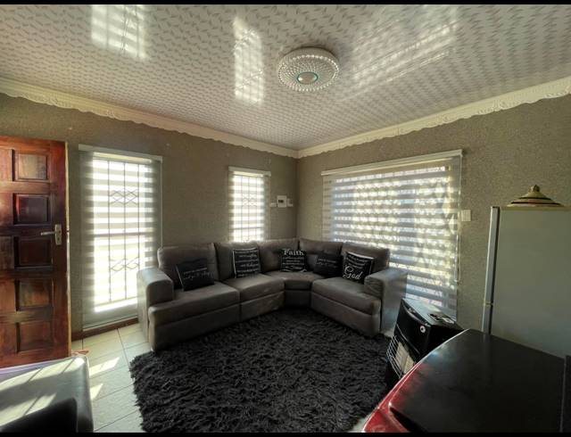 2 BEDROOM HOUSE FOR SALE IN VISTA PARK